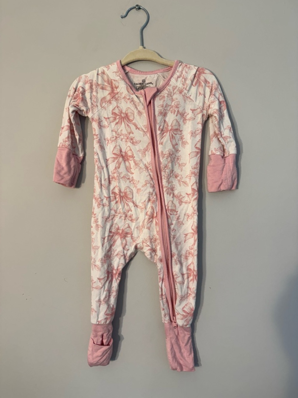 Caden Lane’s bamboo Pink Bow-Print Baby Footed One-Piece 0-3m girly summer soft